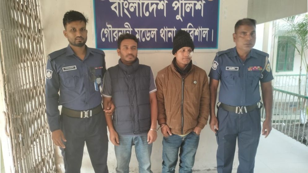 চাঁদা না পেয়ে ব্যবসায়ীর স্ত্রীসহ তিন নারীকে জখম, গ্রেফতার ২